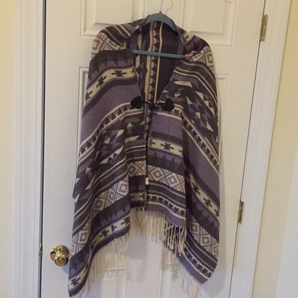 - ✨✨Classy Vintage/ Aztec Fall  poncho 💫💫 - Picture 6 of 6